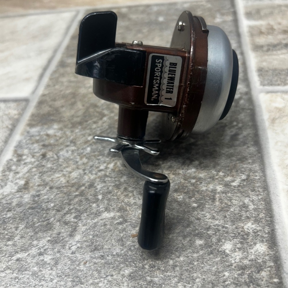 Bluewater 1 Sportsman Spincast Fishing Reel Brown Silver Vintage Style